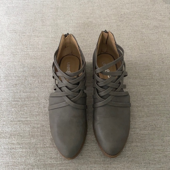 Unr8ed Shoes - Unr8ed Kenning Grey ankle boots. Size 10